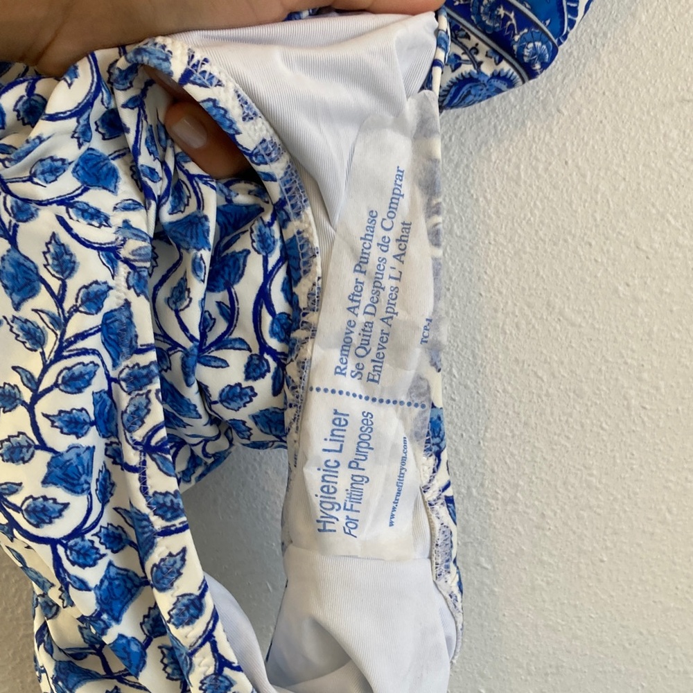 J.Crew Ruched plunge one-piece in bandana block print Blue and White Size 2 - Picture 5 of 9